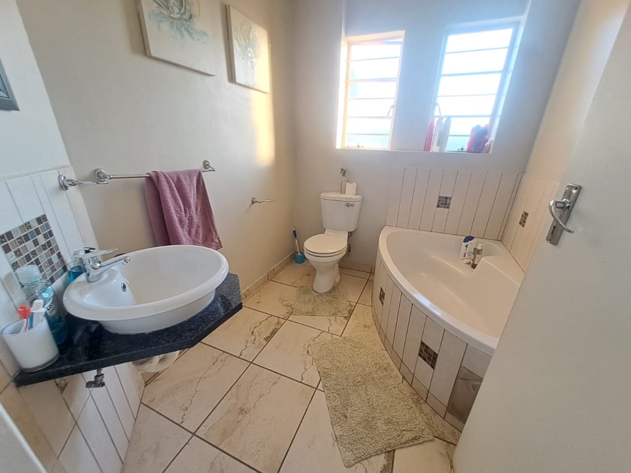 3 Bedroom Property for Sale in Waterval East North West